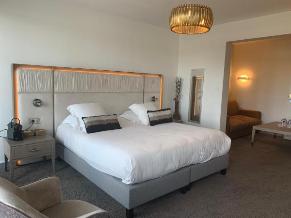 Le Relais Du Lac : photo 4 de la chambre suite avec balcon et vue sur le lac