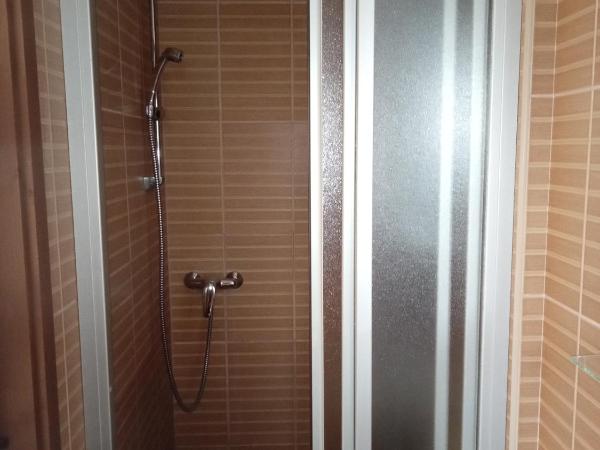 Borostyán Vendégház Eger : photo 4 de la chambre chambre lit queen-size - vue sur jardin