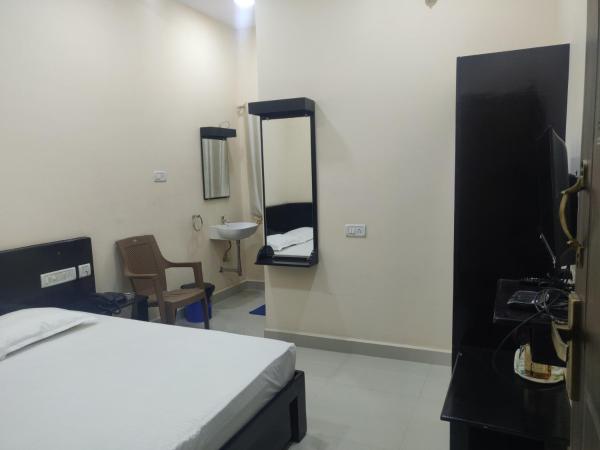 SRI VIGNESH RESIDENCY : photo 4 de la chambre chambre double deluxe (2 adultes + 1 enfant)