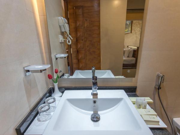 Bar Peepal Resort : photo 6 de la chambre superior double room with lake view and free airport transfers