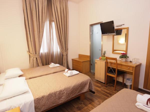 Aegeon Hotel : photo 2 de la chambre chambre triple