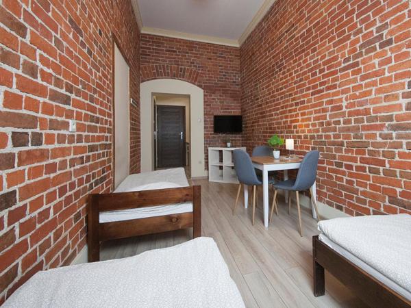 Vanilla Hostel Wrocław : photo 6 de la chambre chambre triple avec salle de bains privative