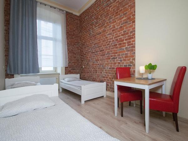 Vanilla Hostel Wrocław : photo 7 de la chambre chambre triple avec salle de bains privative