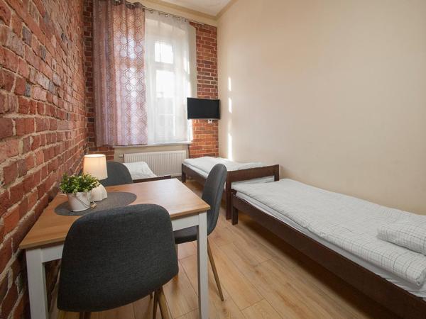 Vanilla Hostel Wrocław : photo 5 de la chambre chambre triple avec salle de bains privative