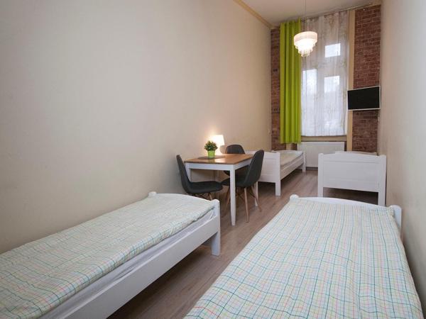 Vanilla Hostel Wrocław : photo 5 de la chambre chambre quadruple avec salle de bains