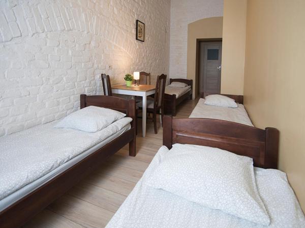 Vanilla Hostel Wrocław : photo 2 de la chambre chambre quadruple avec salle de bains