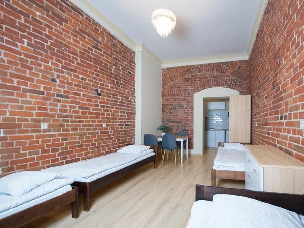Vanilla Hostel Wrocław : photo 6 de la chambre chambre quadruple avec salle de bains
