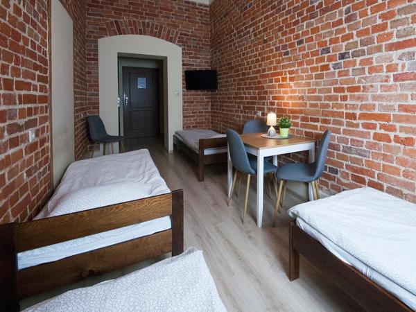 Vanilla Hostel Wrocław : photo 7 de la chambre chambre quadruple avec salle de bains