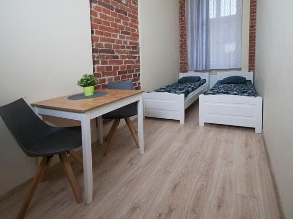 Vanilla Hostel Wrocław : photo 2 de la chambre chambre lits jumeaux avec salle de bains privative séparée