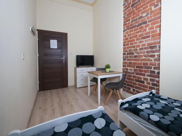 Vanilla Hostel Wrocław : photo 4 de la chambre chambre lits jumeaux avec salle de bains privative séparée