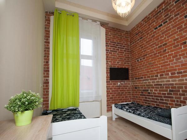Vanilla Hostel Wrocław : photo 1 de la chambre chambre lits jumeaux avec salle de bains privative séparée