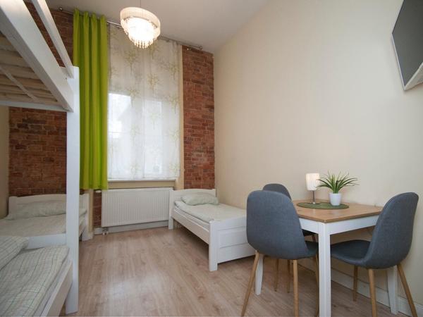 Vanilla Hostel Wrocław : photo 3 de la chambre chambre quadruple avec salle de bains privative