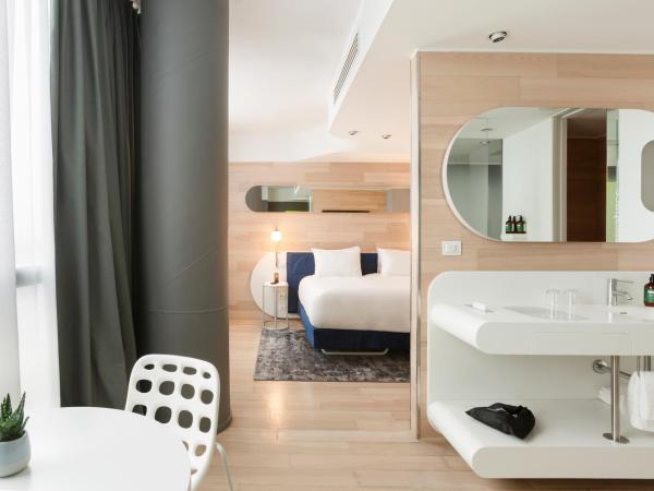 voco Milan-Fiere, an IHG Hotel : photo 1 de la chambre chambre king premium avec vue sur ville