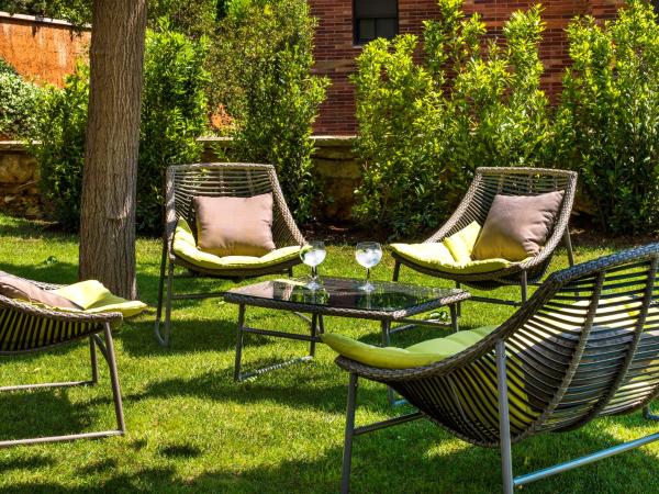 Astari : photo 5 de la chambre chambre double avec terrasse - vue sur jardin