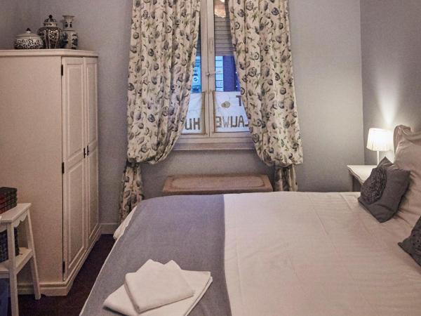 La Maison Bleue de Roubaix : photo 10 de la chambre chambre lit queen-size deluxe