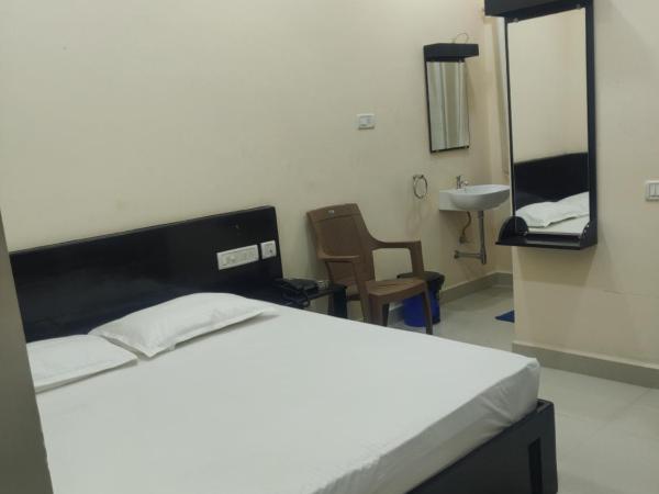 SRI VIGNESH RESIDENCY : photo 1 de la chambre chambre double deluxe (2 adultes + 1 enfant)