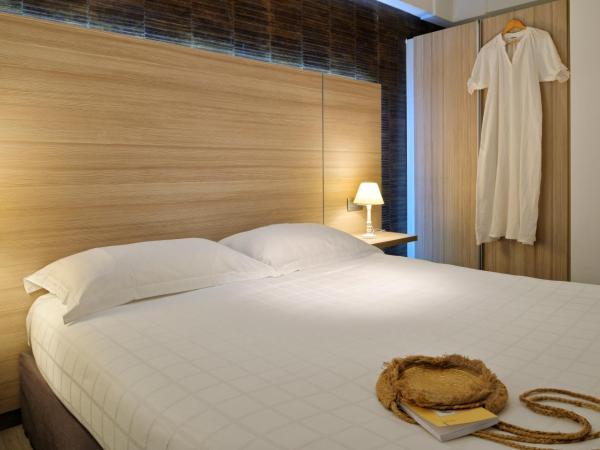 Hôtel L'Escale Coté Port : photo 2 de la chambre chambre double standard avec terrasse