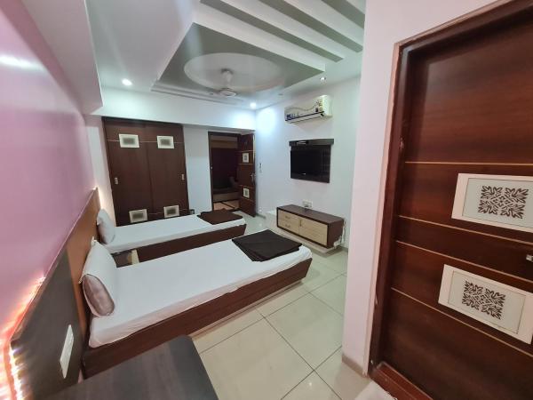 Hotel Kalinga Lake View : photo 4 de la chambre chambre lit queen-size 