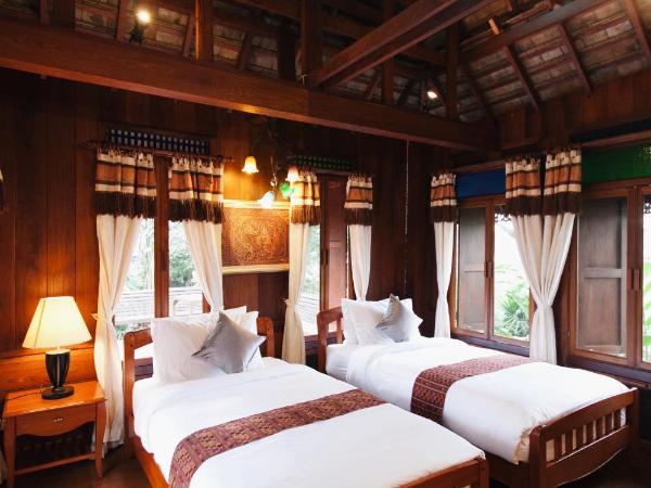 Baansuwanburi - บ้านสุวรรณบุรี : photo 6 de la chambre chambre lits jumeaux avec terrasse