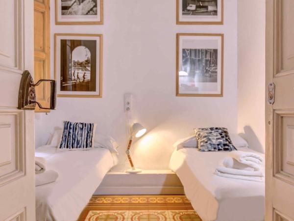 Factory Suites Barcelona : photo 1 de la chambre chambre lits jumeaux avec salle de bains privative séparée