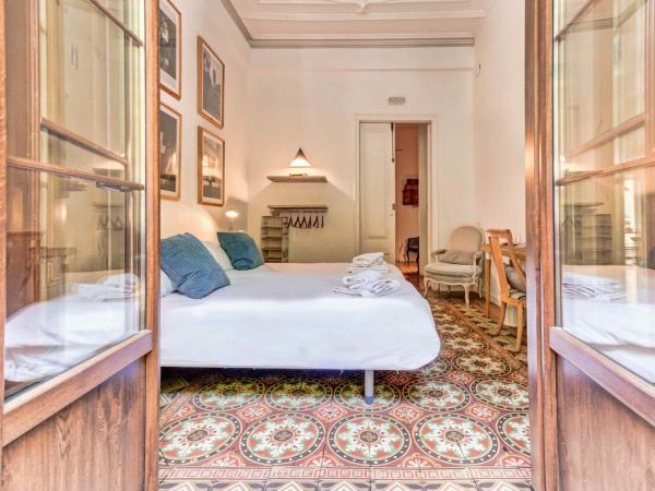 Factory Suites Barcelona : photo 7 de la chambre chambre double supérieure avec balcon et salle de bains privative extérieure
