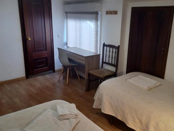 Hostal Forest : photo 6 de la chambre chambre lits jumeaux avec salle de bains privative