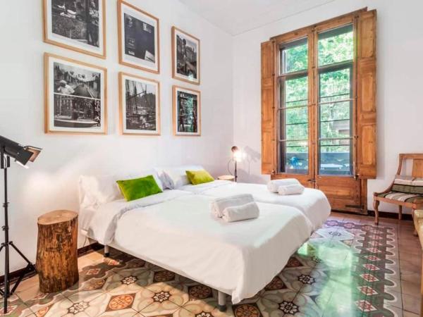 Factory Suites Barcelona : photo 8 de la chambre chambre double supérieure avec balcon et salle de bains privative extérieure