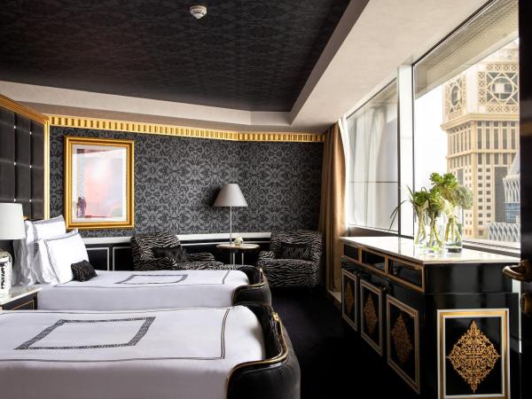 Jumeirah Emirates Towers Dubai : photo 6 de la chambre suite présidentielle avec accès direct au musée du futur, plage privée gratuite, petit-déjeuner, goûter signature, apéritif, rafraîchissements sans alcool et canapés