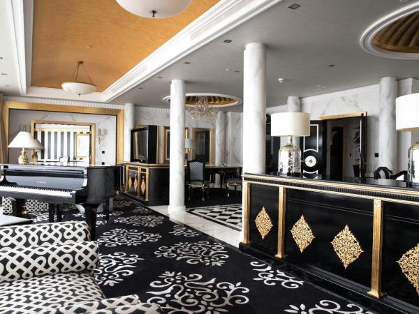 Jumeirah Emirates Towers Dubai : photo 1 de la chambre suite présidentielle avec accès direct au musée du futur, plage privée gratuite, petit-déjeuner, goûter signature, apéritif, rafraîchissements sans alcool et canapés