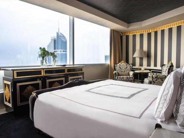 Jumeirah Emirates Towers Dubai : photo 5 de la chambre suite présidentielle avec accès direct au musée du futur, plage privée gratuite, petit-déjeuner, goûter signature, apéritif, rafraîchissements sans alcool et canapés