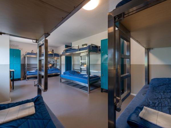 Stayokay Hostel Haarlem : photo 2 de la chambre lit dans dortoir mixte de 8 lits avec douche