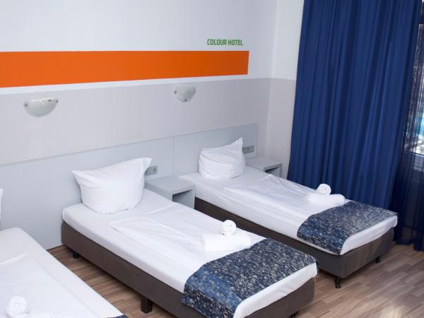 Colour Hotel : photo 2 de la chambre chambre triple standard