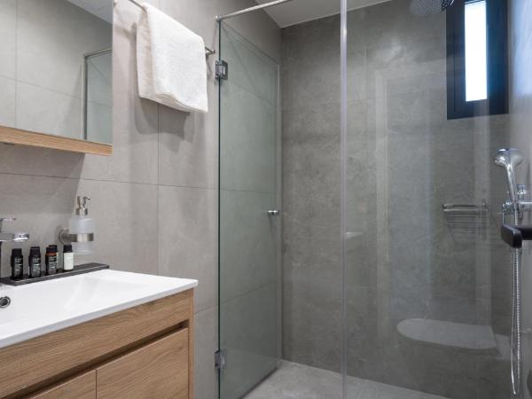 Hestia - Alexandras 38 : photo 2 de la chambre appartement supérieur avec balcon