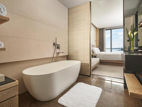 Intercontinental Shenzhen Dameisha Resort, an IHG Hotel : photo 5 de la chambre classic club king room with ocean view - high floor