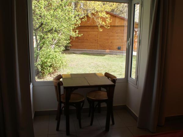 El Puente Aparts : photo 3 de la chambre chambre double avec lit d'appoint