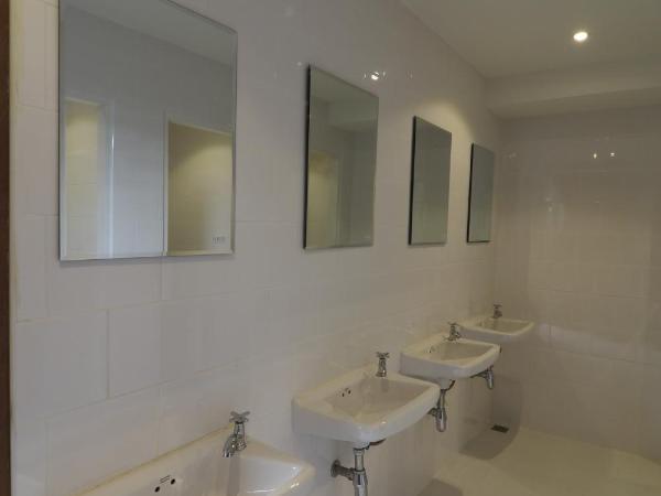 Labkoff cafe and Hostel : photo 9 de la chambre chambre familiale avec salle de bains commune