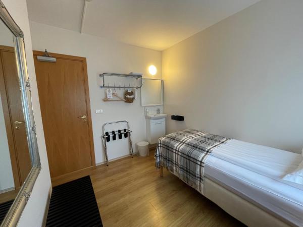 Guesthouse Sunna : photo 2 de la chambre chambre simple basique avec salle de bains commune