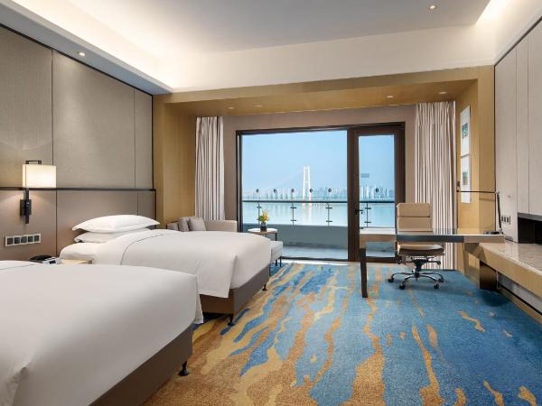 InterContinental Wuhan, an IHG Hotel - Yangtze River View : photo 2 de la chambre hébergement classique lits jumeaux - vue sur rivière