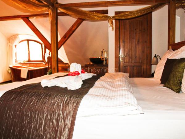 Pension U Hastrmana : photo 3 de la chambre chambre quadruple avec baignoire