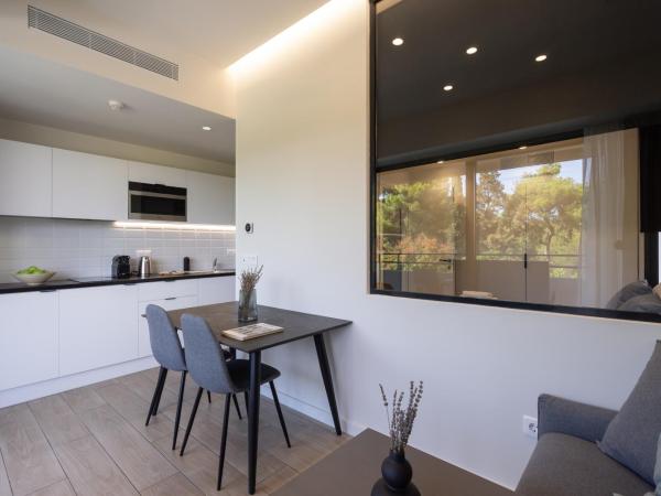 Hestia - Alexandras 38 : photo 2 de la chambre appartement confort avec balcon