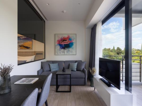 Hestia - Alexandras 38 : photo 3 de la chambre appartement confort avec balcon