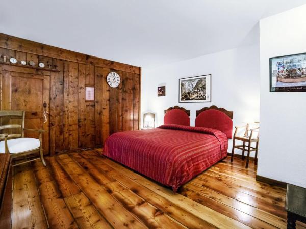 B&B Al Nabuisson : photo 2 de la chambre chambre double avec salle de bains privative