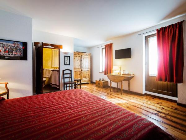 B&B Al Nabuisson : photo 3 de la chambre chambre double avec salle de bains privative