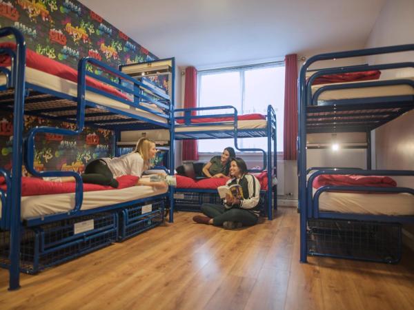 Abigail's Hostel : photo 3 de la chambre 1 lit dans un dortoir de 6 lits avec salle de bains
