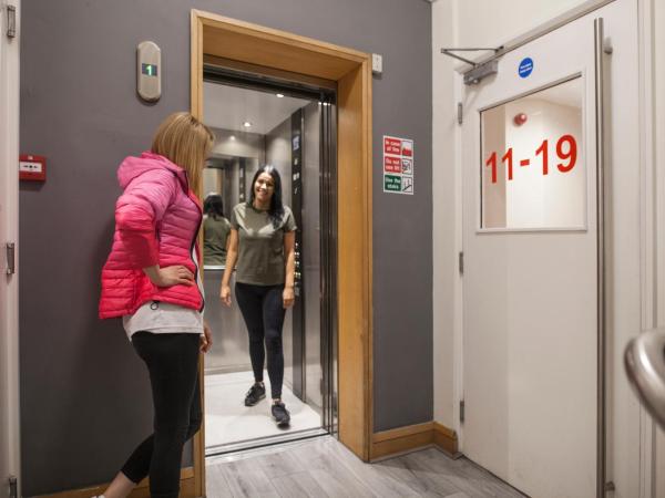 Abigail's Hostel : photo 3 de la chambre 1 lit dans dortoir mixte de 12 lits avec salle de bains privative