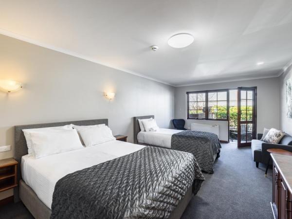 Adelaide Inn : photo 1 de la chambre walk in shower - deluxe queen & single with courtyard