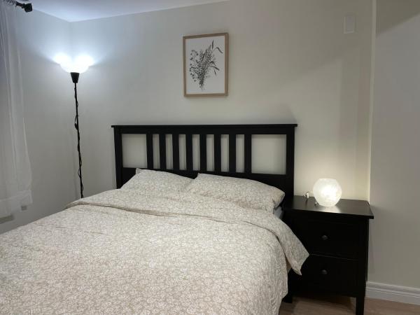 MT house : photo 3 de la chambre chambre lit queen-size avec salle de bains commune 