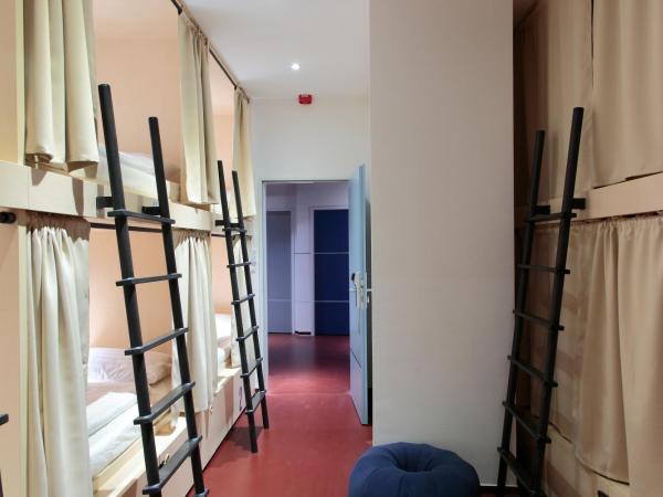 Maverick City Lodge : photo 7 de la chambre lit dans dortoir pour femmes de 8 lits avec salle de bains commune 