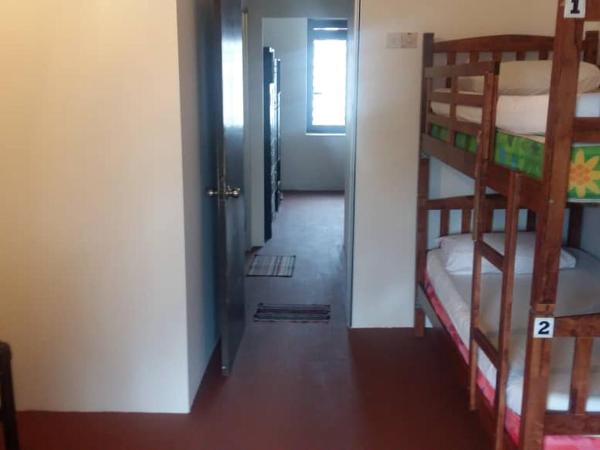 Cocoa Mews Cafe and Homestay : photo 2 de la chambre chambre familiale avec salle de bains commune