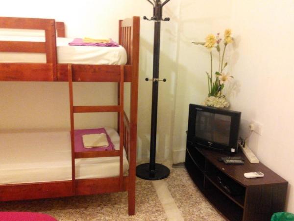 Cocoa Mews Cafe and Homestay : photo 3 de la chambre chambre familiale avec salle de bains commune